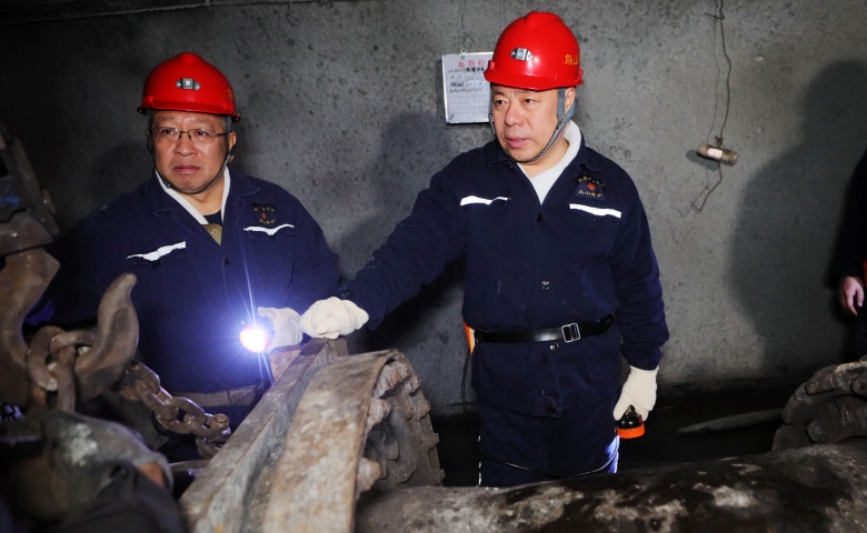 張秉德到鳥(niǎo)山礦宣講調(diào)研檢查工作